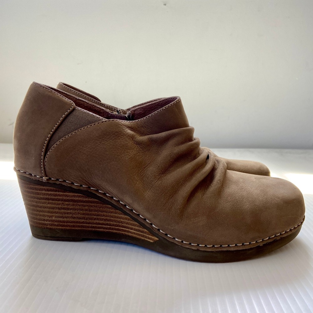 Dansko Sheena Bootie Taupe Nubuck Leather Wedge Heel Womens‎ EU 40 US 10 10.5
